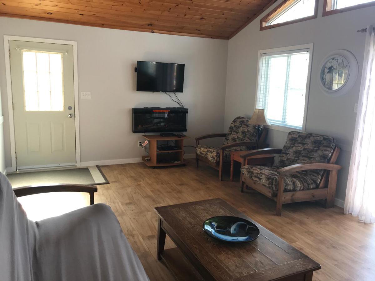 פיקטון Merland Park Cottages And Motel מראה חיצוני תמונה