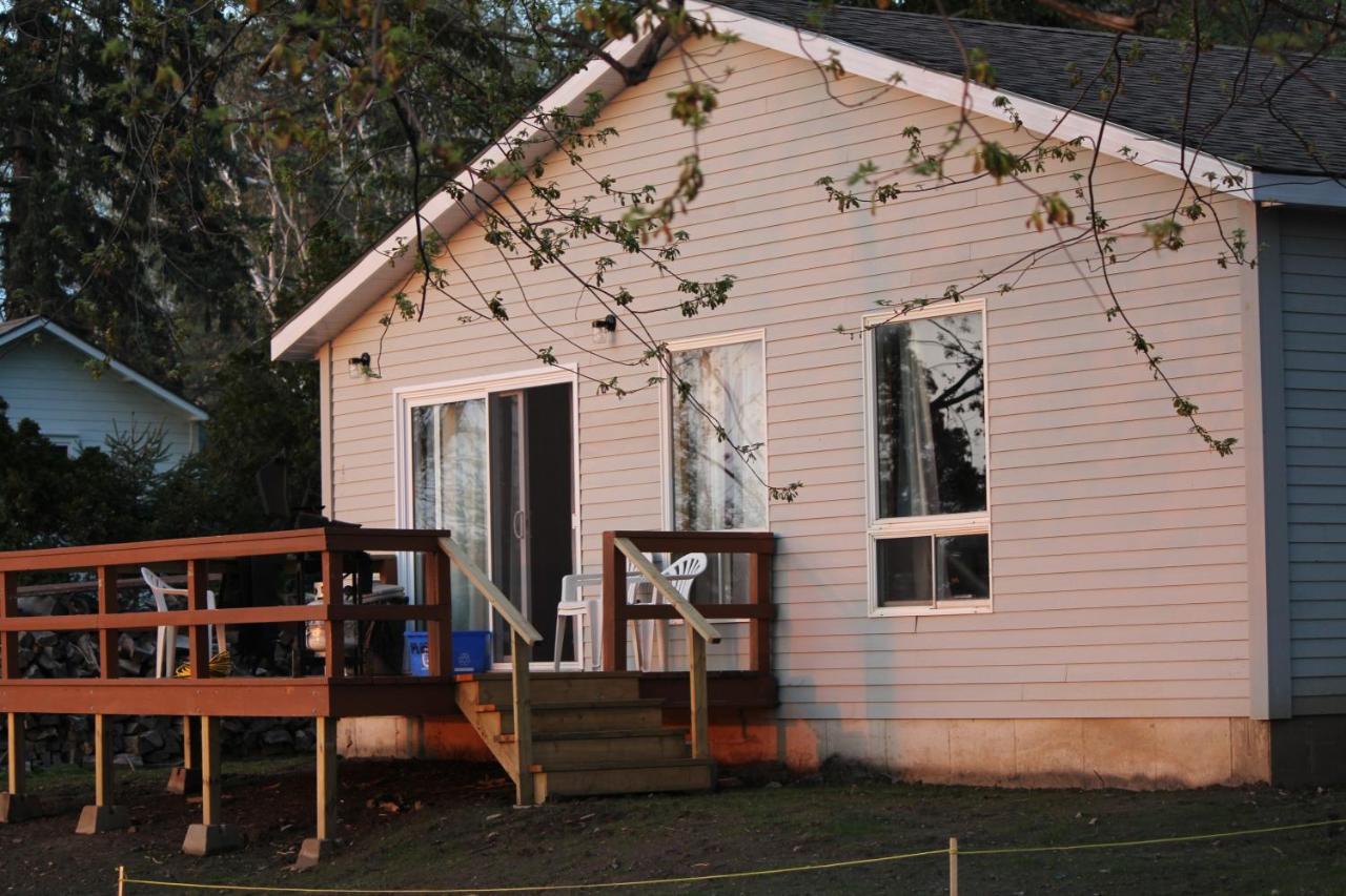 פיקטון Merland Park Cottages And Motel מראה חיצוני תמונה