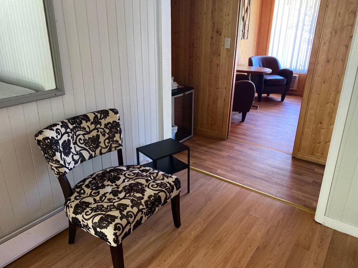 פיקטון Merland Park Cottages And Motel מראה חיצוני תמונה