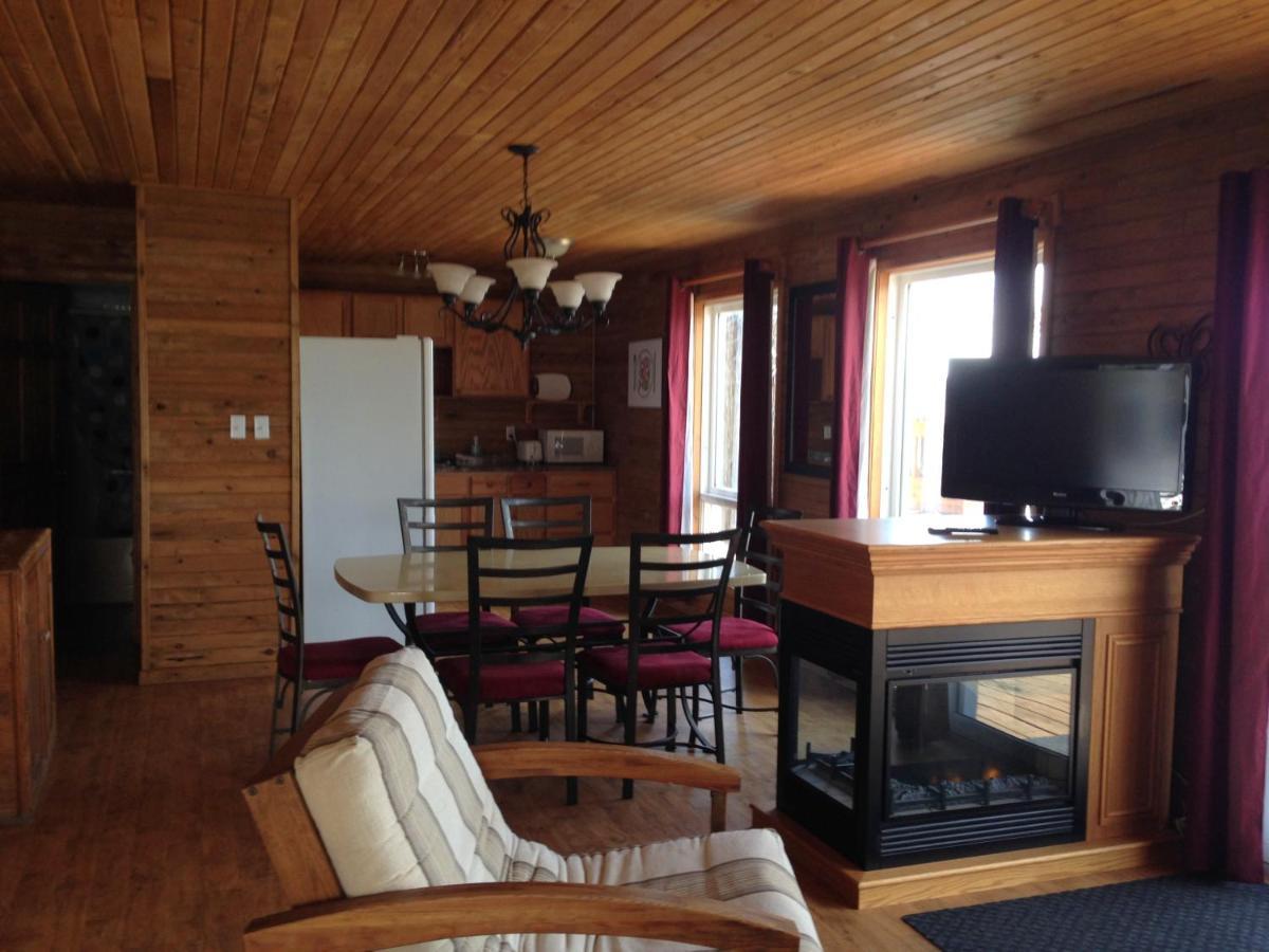 פיקטון Merland Park Cottages And Motel מראה חיצוני תמונה