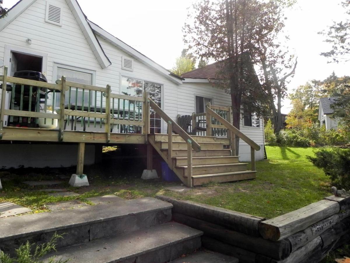 פיקטון Merland Park Cottages And Motel מראה חיצוני תמונה