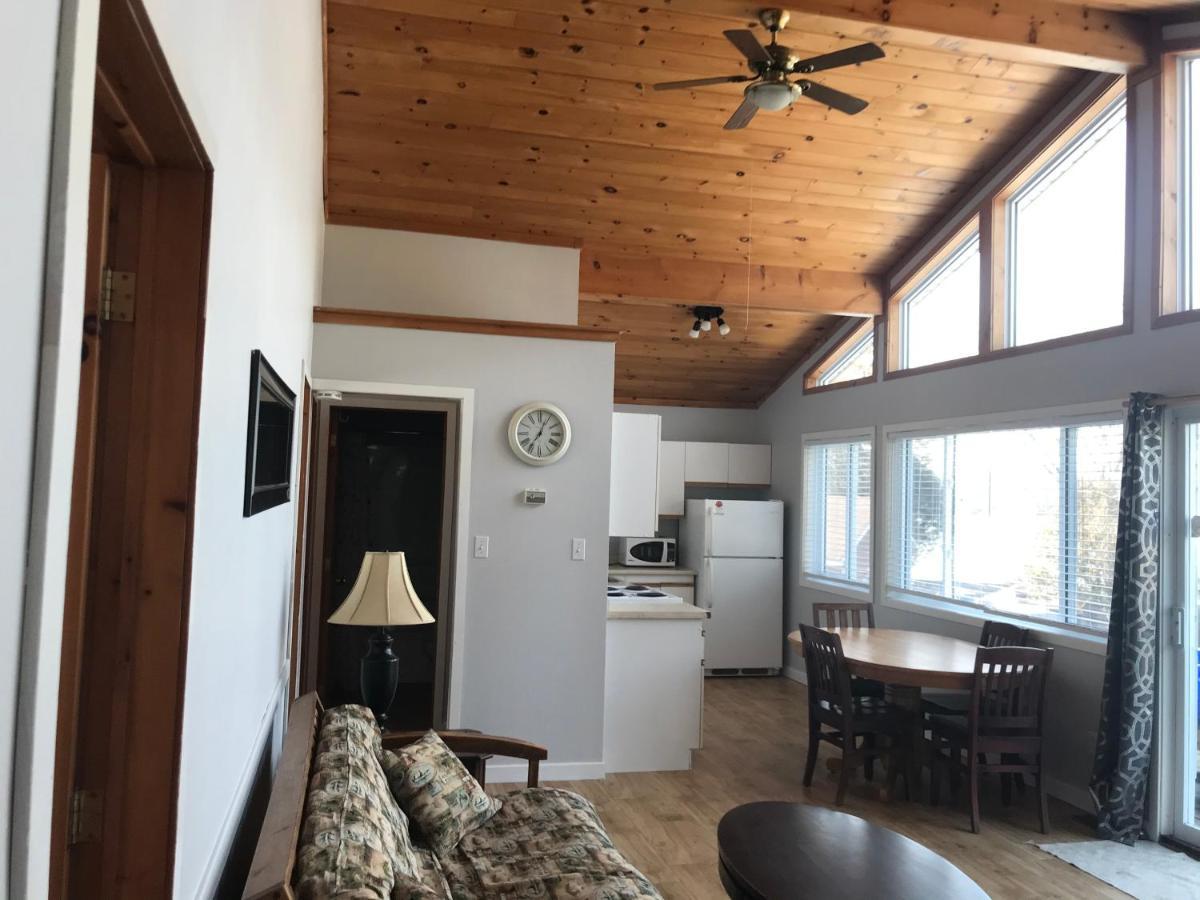 פיקטון Merland Park Cottages And Motel מראה חיצוני תמונה