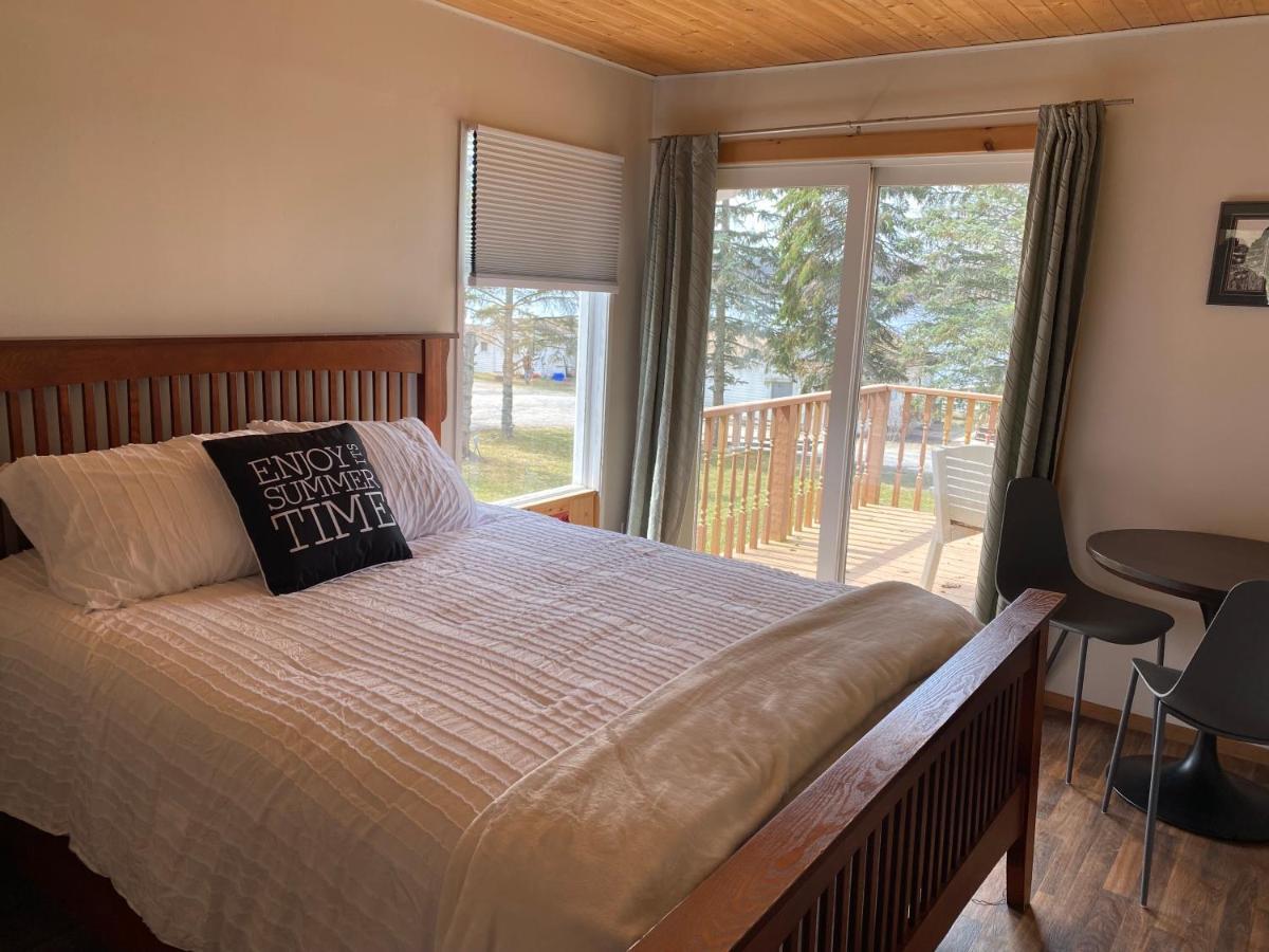 פיקטון Merland Park Cottages And Motel מראה חיצוני תמונה