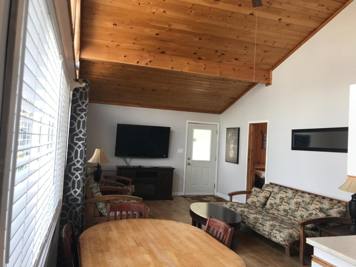 פיקטון Merland Park Cottages And Motel מראה חיצוני תמונה