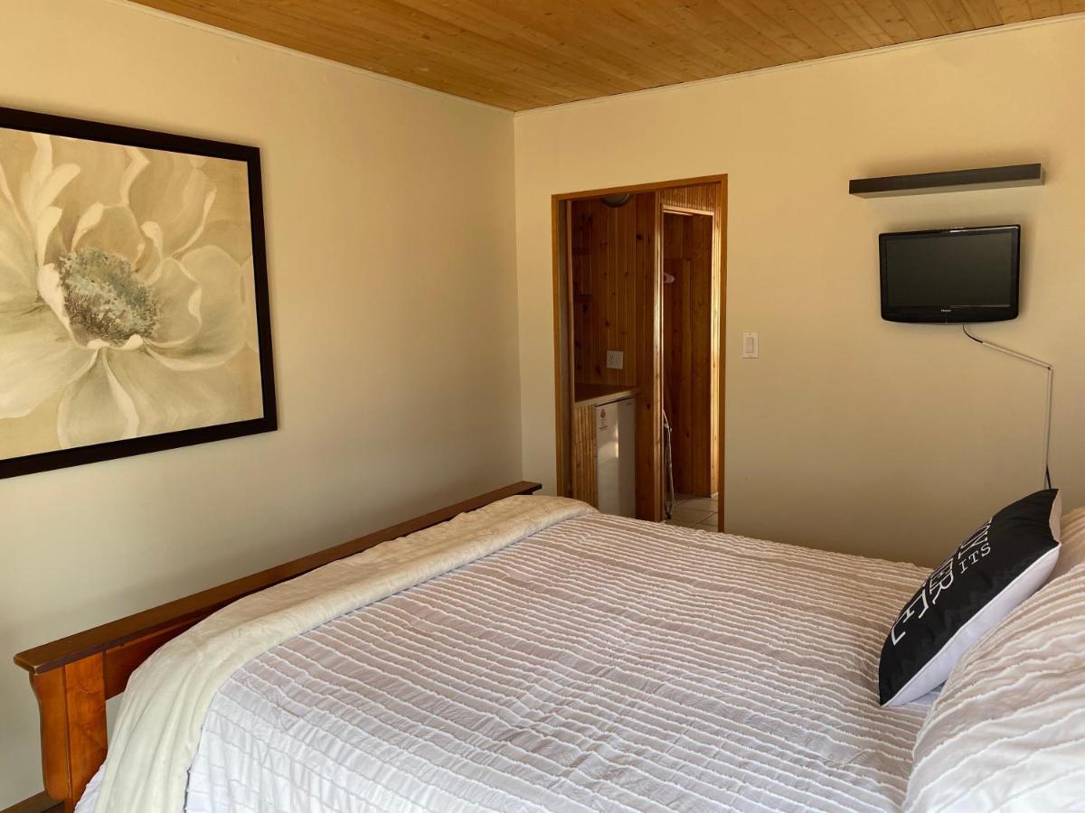 פיקטון Merland Park Cottages And Motel מראה חיצוני תמונה