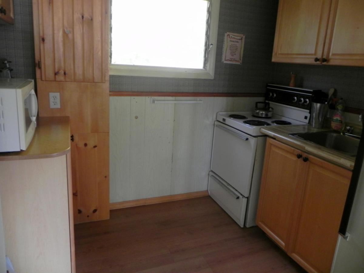 פיקטון Merland Park Cottages And Motel מראה חיצוני תמונה
