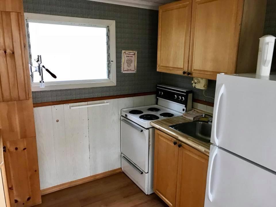 פיקטון Merland Park Cottages And Motel מראה חיצוני תמונה