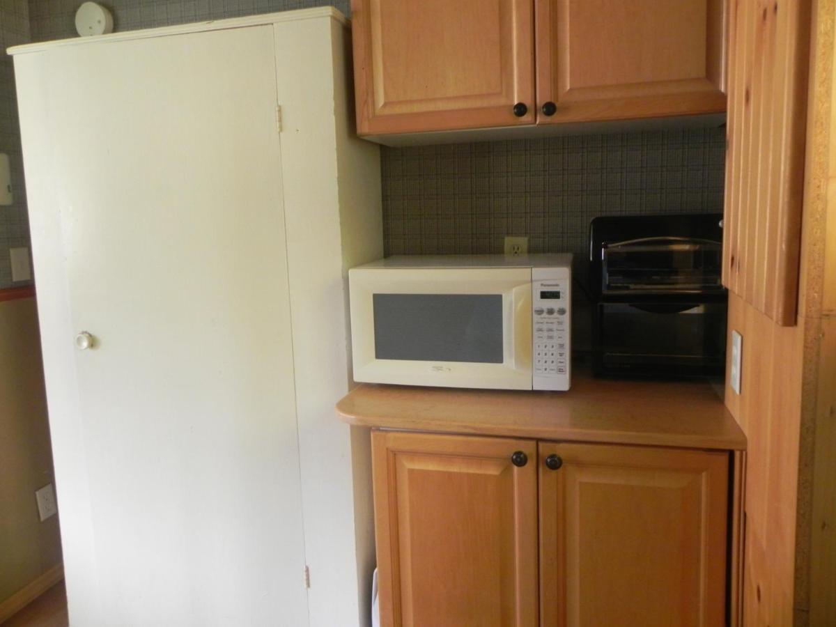 פיקטון Merland Park Cottages And Motel מראה חיצוני תמונה