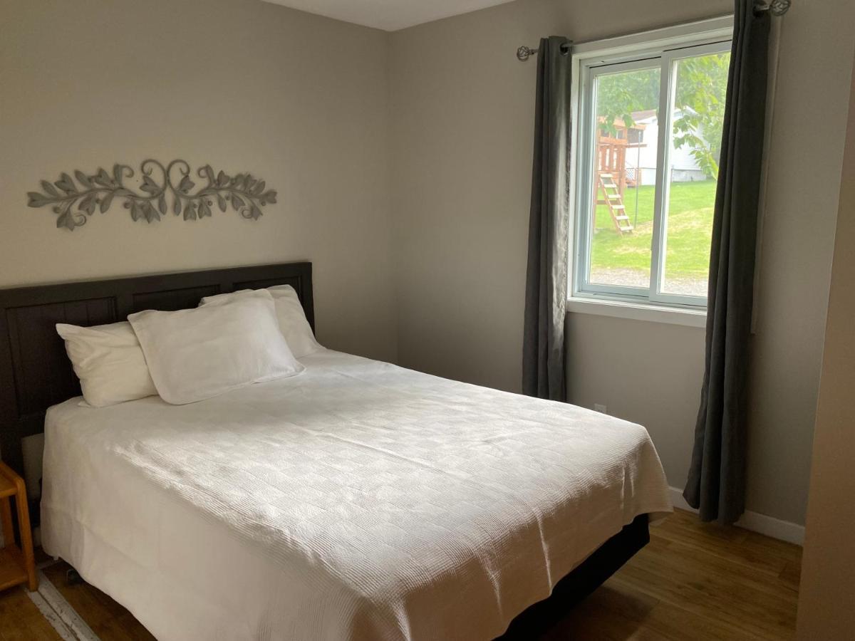 פיקטון Merland Park Cottages And Motel מראה חיצוני תמונה